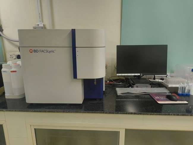 Flow Analyzer/flow cytometer